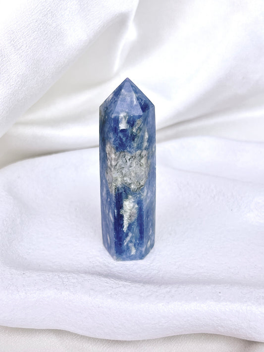 Blue Kyanite Point 01