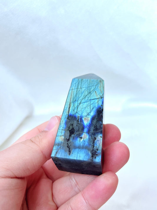 Labradorite Point 02