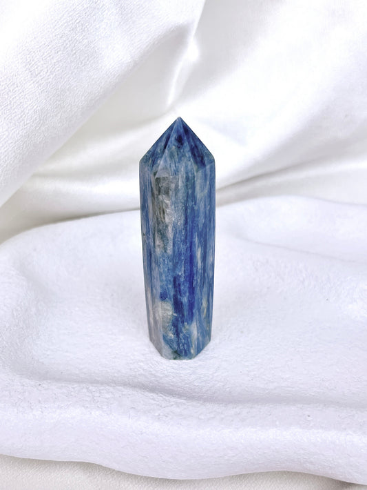 Blue Kyanite Point 03