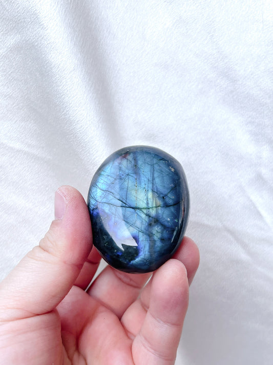 Flashy Labradorite Palm Stone 01