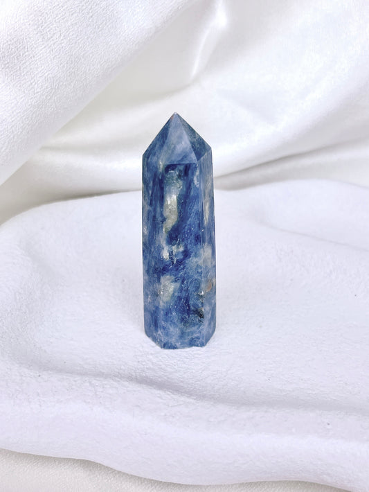Blue kyanite Point 02