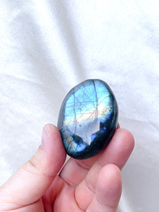 Flashy Labradorite Palm Stone 02